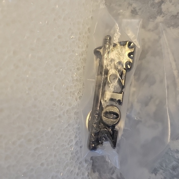 #1A Tomahawk Fall Ride Pin with year pins. - Picture 7 of 7